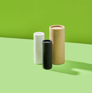 Waterbestendige gevoerde kartonnen kokers met push-up basis in zwart, wit en bruin kraftpapier