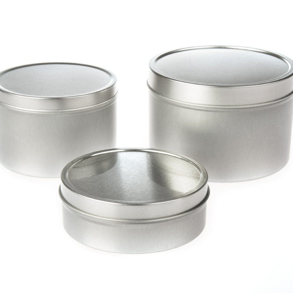 Verzameling ronde naadloze blikken met gesloten schuifdeksel