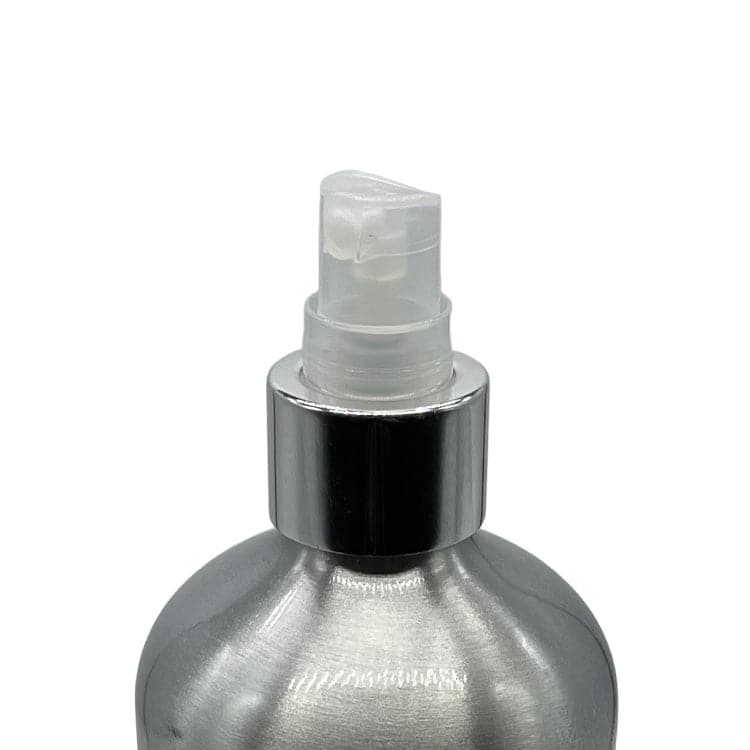 Zilver of zwart aluminium fles met schroefdeksel en optionele pomp- of spuitdop